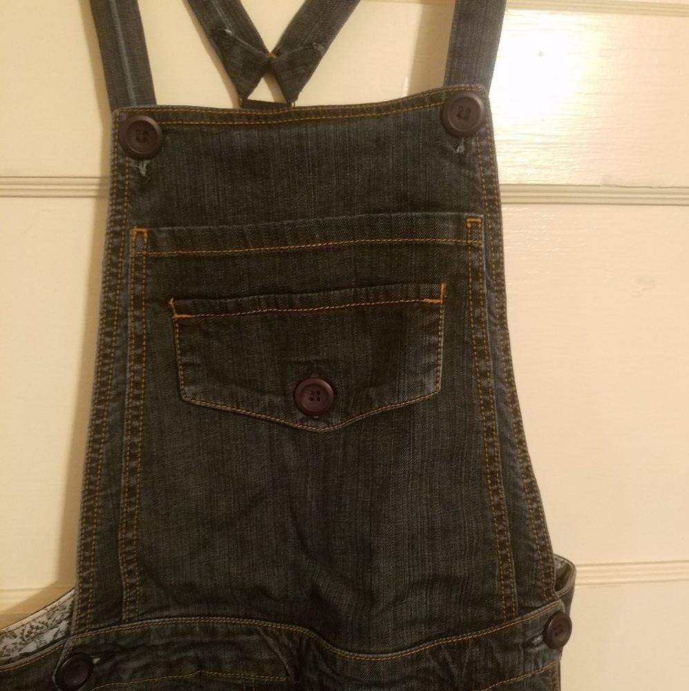 Clothes - Picture 2 of 4